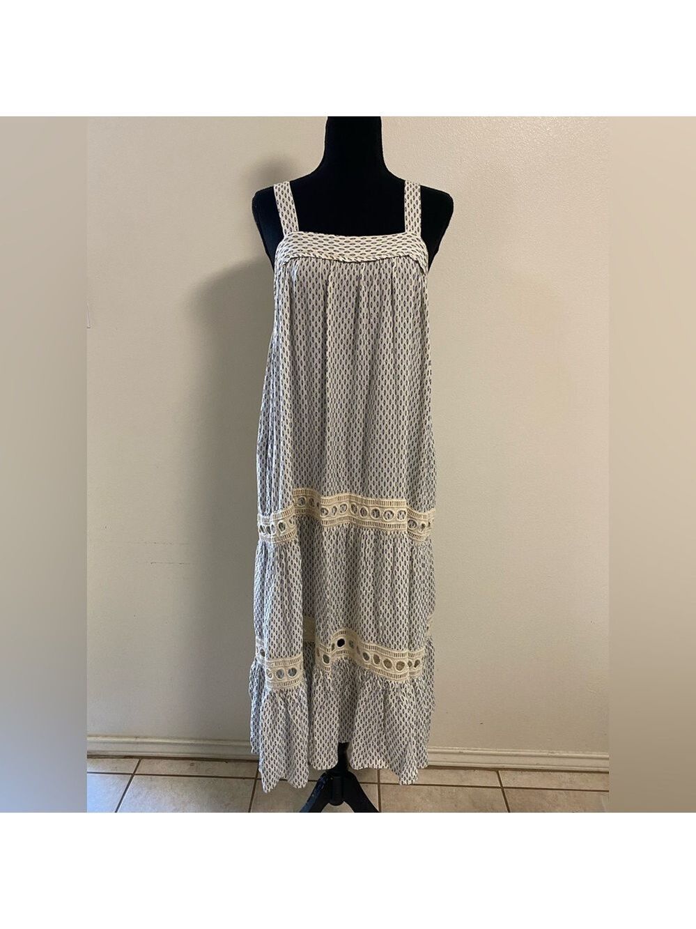 Lemlem by liya kebede Dress Women’s Size Medium Cream Tiered Boho Midi Dress